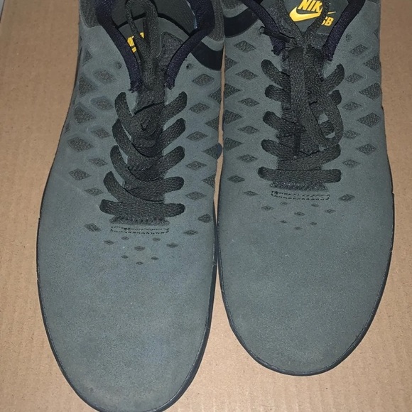 Shoes - Picture 3 of 5